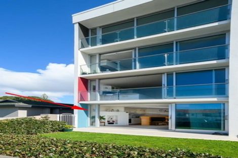 Photo of property in Seaview Apartments, 3/64 Milford Road, Milford, Auckland, 0620