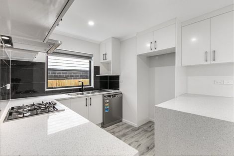 Photo of property in 84 Godley Road, Green Bay, Auckland, 0604