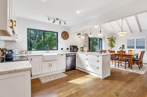 Photo of property in 3 San Ambrosio Rise, Henderson, Auckland, 0612