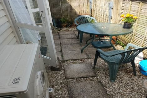 Photo of property in 81 Lauderdale Road, Birkdale, Auckland, 0626