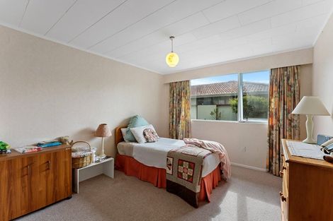 Photo of property in 11 Rewarewa Crescent, Waikanae, 5036