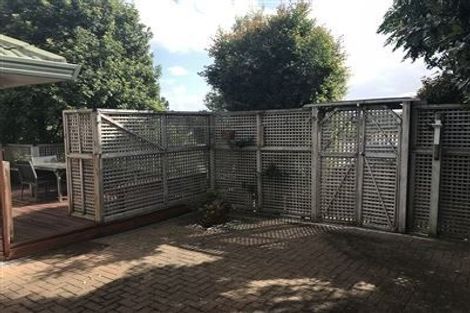 Photo of property in 11 Highbury Bypass, Birkenhead, Auckland, 0626