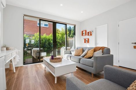 Photo of property in 421b Glenfield Road, Glenfield, Auckland, 0629