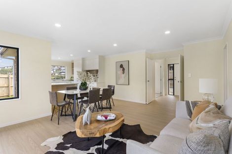Photo of property in 10 Mediterranean Way, Goodwood Heights, Auckland, 2105