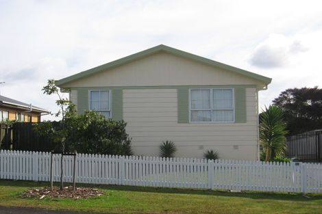 Photo of property in 30 Taioma Crescent, Te Atatu Peninsula, Auckland, 0610