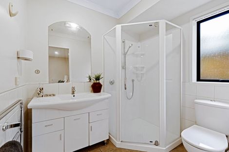 Photo of property in 6 English Oak Drive, Schnapper Rock, Auckland, 0632