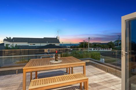 Photo of property in 18 Ridge Road, Waiake, Auckland, 0630