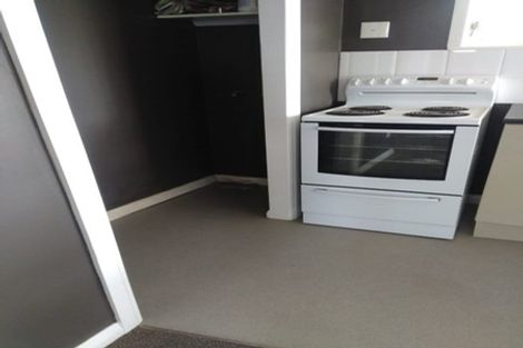 Photo of property in 7 Griffiths Grove, Newlands, Wellington, 6037