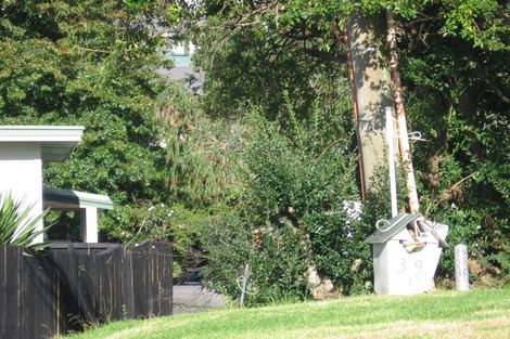 Photo of property in 1/39 Fairmount Road, Titirangi, Auckland, 0604