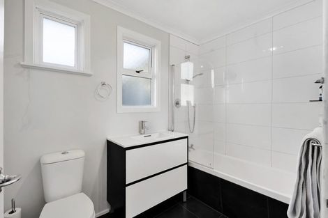 Photo of property in 12 Karaka Street, Merrilands, New Plymouth, 4312