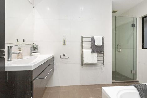 Photo of property in 92b Sandspit Road, Shelly Park, Auckland, 2014