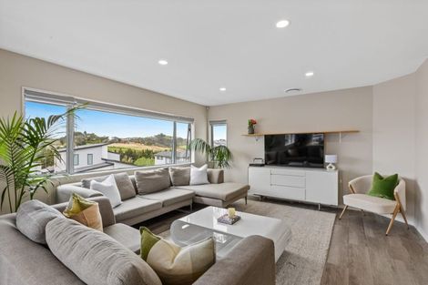 Photo of property in 60 Godfrey Drive, Orewa, 0931