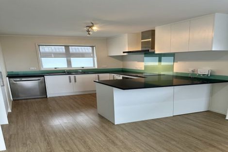 Photo of property in 2/51 Shanaway Rise, Hillcrest, Auckland, 0627