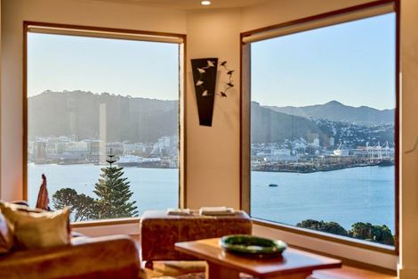 Photo of property in 76 The Crescent, Roseneath, Wellington, 6011