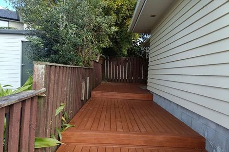 Photo of property in 25 Whiteacres Drive, Sunnyhills, Auckland, 2010