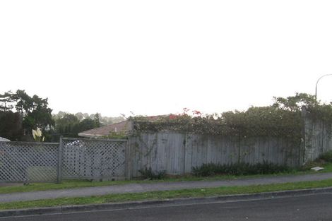 Photo of property in 13 Ginders Drive, Massey, Auckland, 0614