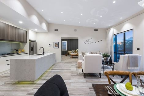 Photo of property in 7 Syd Grant Crescent, Orewa, 0931