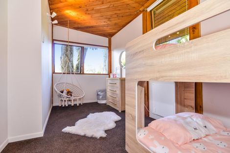 Photo of property in 24 Mahoe Road, Titirangi, Auckland, 0604