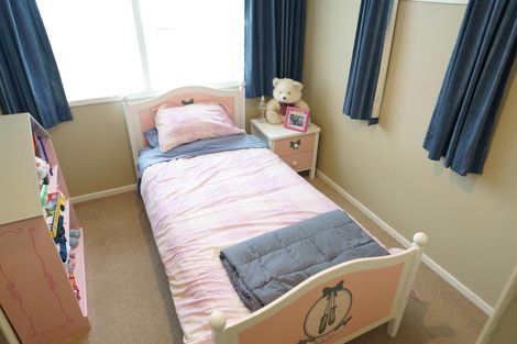 Photo of property in 4 D'urville Place, Kelvin Grove, Palmerston North, 4414