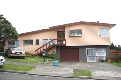 Photo of property in 48 Edgecombe Street, Newlands, Wellington, 6037