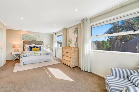 Photo of property in 63a Walton Street, Red Beach, 0932