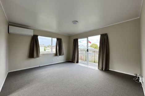 Photo of property in 33 Selak Place, Glen Eden, Auckland, 0602