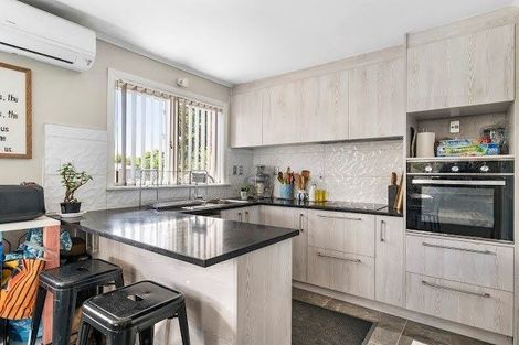 Photo of property in 19 Surrey Street, Manurewa, Auckland, 2102
