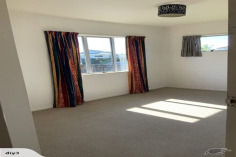 Photo of property in 5 Hinerau Street, Henderson, Auckland, 0612
