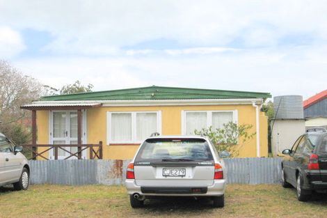 Photo of property in 225 Kiwi Road, Whangamata, 3620