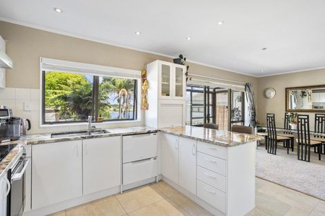 Photo of property in 2/22 Bramley Drive, Farm Cove, Auckland, 2012