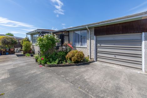 Photo of property in 2/264 Main North Road, Redwood, Christchurch, 8051