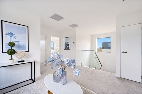 Photo of property in 44 Taipahitini Road, Rosehill, 2113