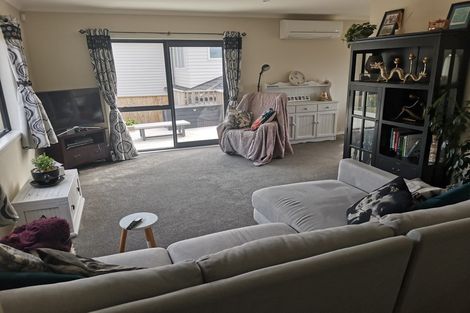 Photo of property in 40 Melksham Drive, Churton Park, Wellington, 6037