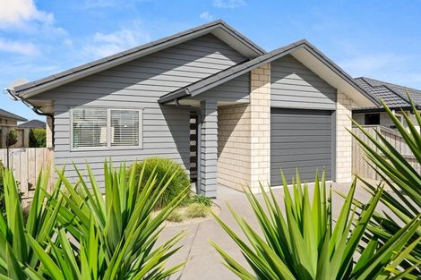 Photo of property in 11 Ponga Place, Papamoa Beach, Papamoa, 3118
