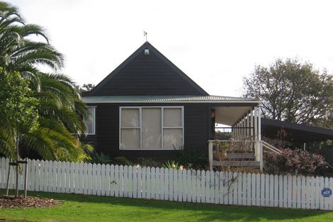 Photo of property in 32 Taioma Crescent, Te Atatu Peninsula, Auckland, 0610