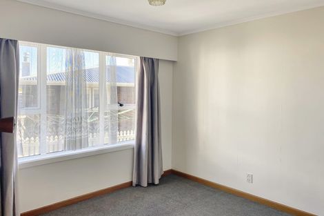 Photo of property in 2 Vera Road, Te Atatu South, Auckland, 0610