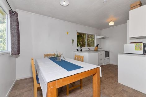 Photo of property in 5 Edgware Road, West Harbour, Auckland, 0618