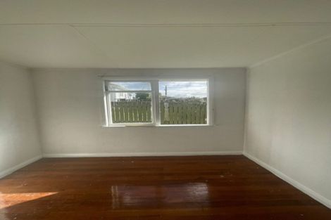 Photo of property in 28 Lincoln Park Avenue, Massey, Auckland, 0614
