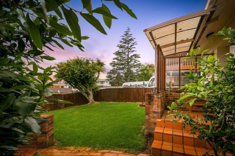 Photo of property in 24 Realm Place, Massey, Auckland, 0614