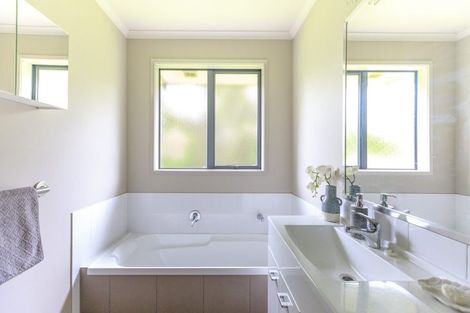 Photo of property in 112 Saint James Drive, Huntington, Hamilton, 3210