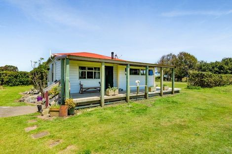 Photo of property in 185 Tasman Street, Opunake, 4616