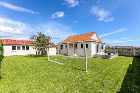 Photo of property in 141 Tukapa Street, Westown, New Plymouth, 4310