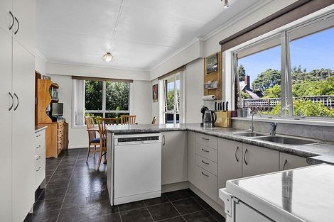 Photo of property in 39 Awanui Street, Merrilands, New Plymouth, 4312