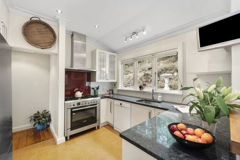 Photo of property in 17 Torwood Road, Khandallah, Wellington, 6035