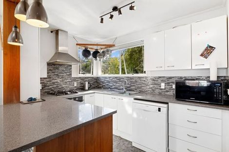 Photo of property in 18 Stallard Place, Glen Eden, Auckland, 0602
