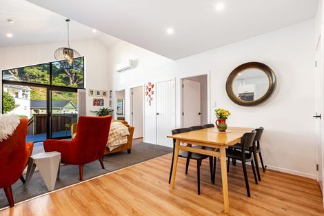 Photo of property in 51 Jackson Street, Island Bay, Wellington, 6023