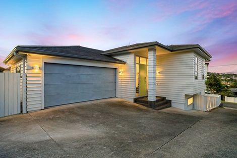 Photo of property in 15 Beechwood Road, Rothesay Bay, Auckland, 0630