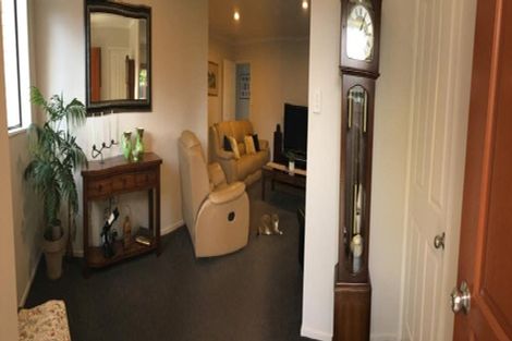 Photo of property in 32 Magnolia Drive, Waiuku, 2123