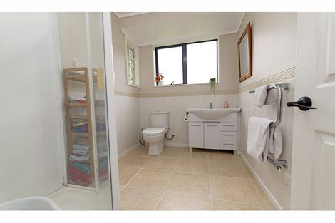 Photo of property in 21a Birdwood Road, Swanson, Auckland, 0612