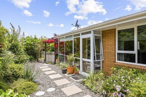 Photo of property in 2 Rewarewa Crescent, Waikanae, 5036